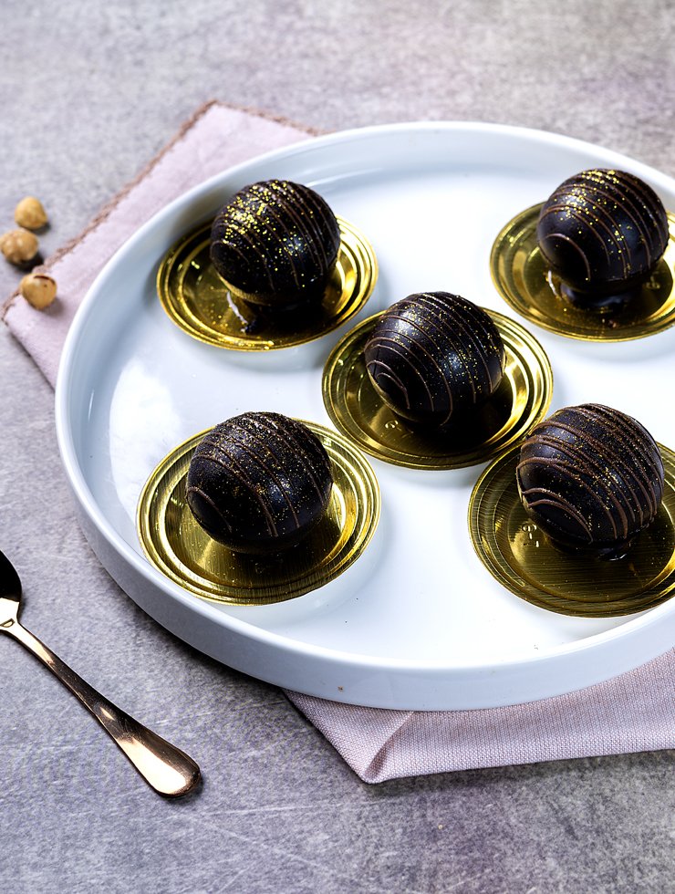 Hazelnut-Seasalt-Sphere Hazelnut Seasalt Sphere