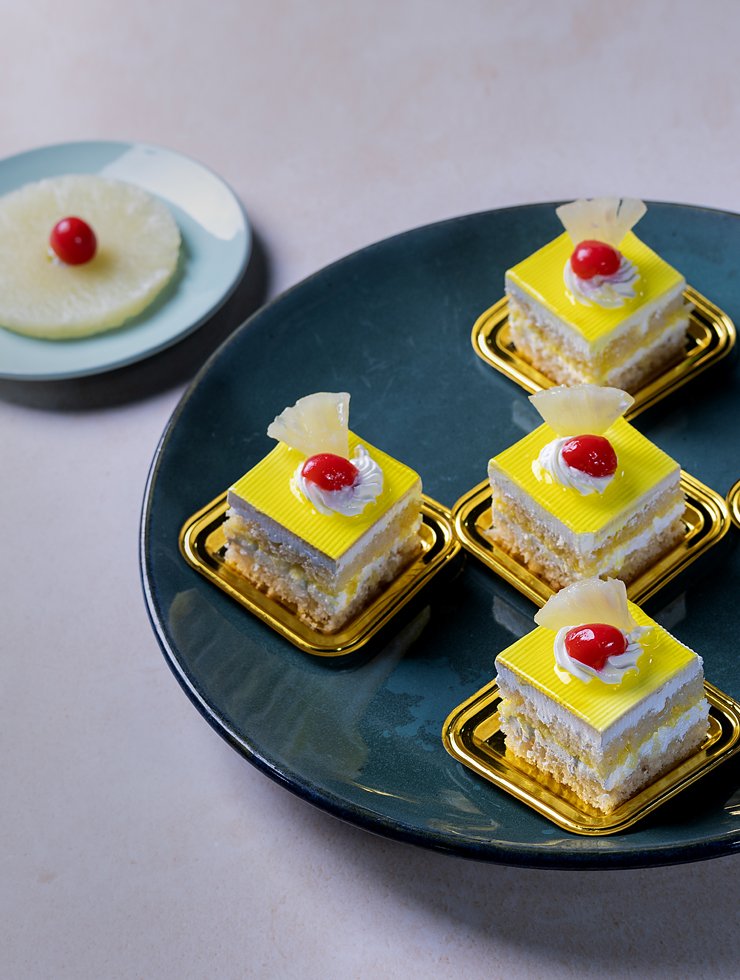 Pineapple-Pastry Pineapple Pastry